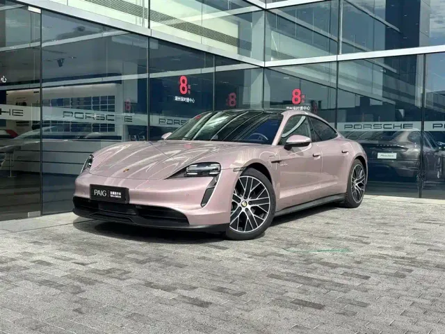 Porsche Taycan — Фото автомобиля 6