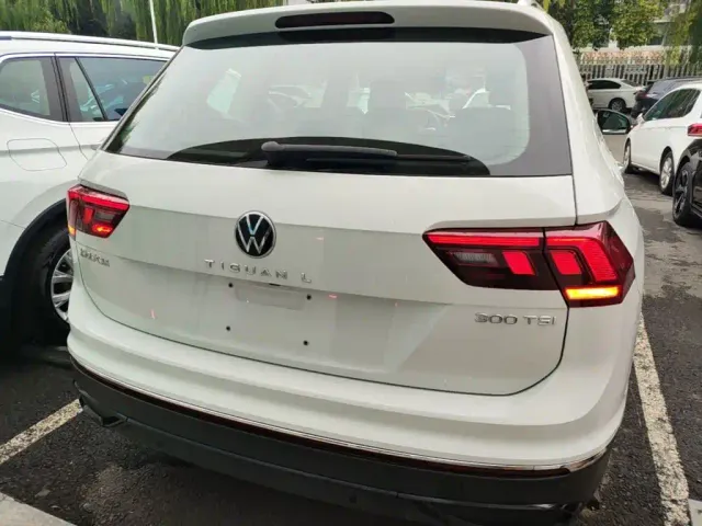 Volkswagen Tiguan L — Фото автомобиля 5