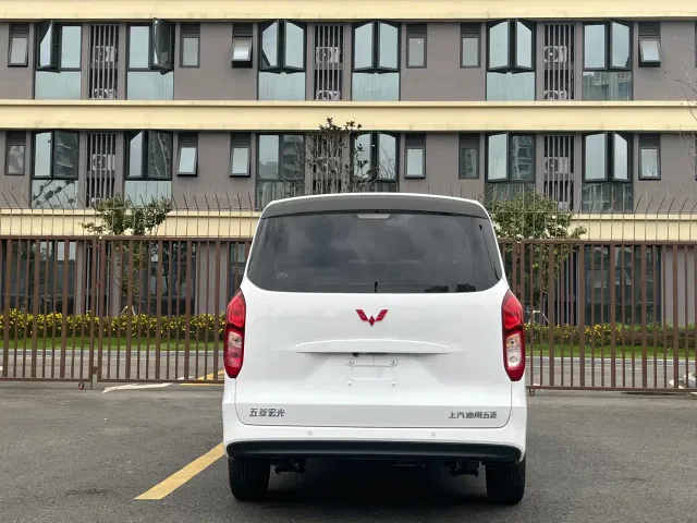Wuling Hongguang — Фото автомобиля 12
