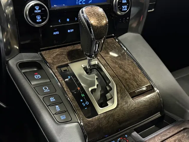 Toyota Alphard — Фото автомобиля 18