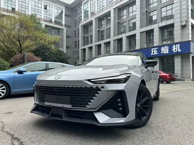 Фотография автомобиля — Changan UNI-V