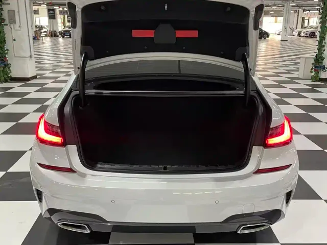 BMW 3 Series — Фото автомобиля 10