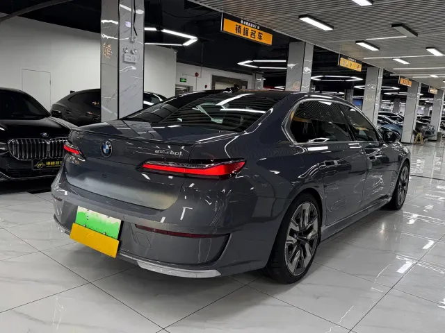 BMW i7 — Фото автомобиля 6