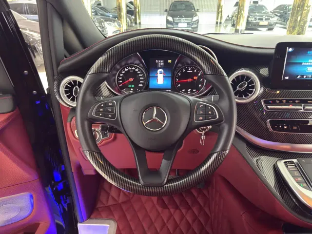 Mercedes-Benz V-Class — Фото автомобиля 16