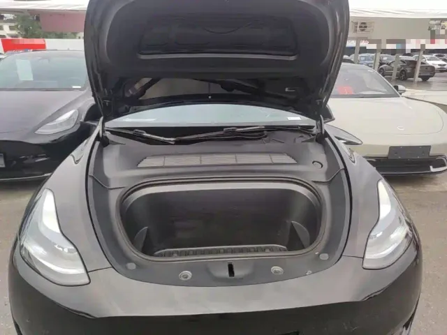 Tesla Model Y — Фото автомобиля 19