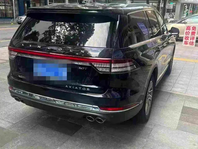 Lincoln Aviator — Фото автомобиля 3