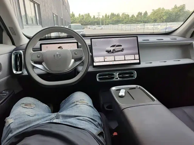Leapmotor B10 — Фото автомобиля 9