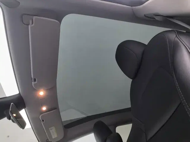 Tesla Model Y — Фото автомобиля 14