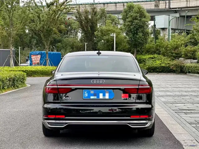 Audi A8 — Фото автомобиля 5