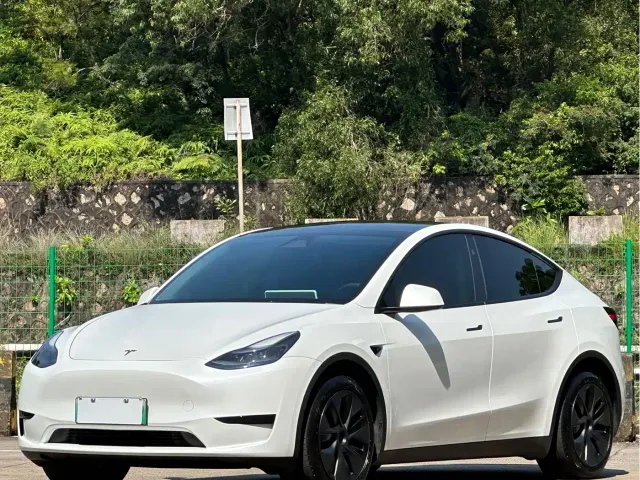 Фотография автомобиля — Tesla Model Y