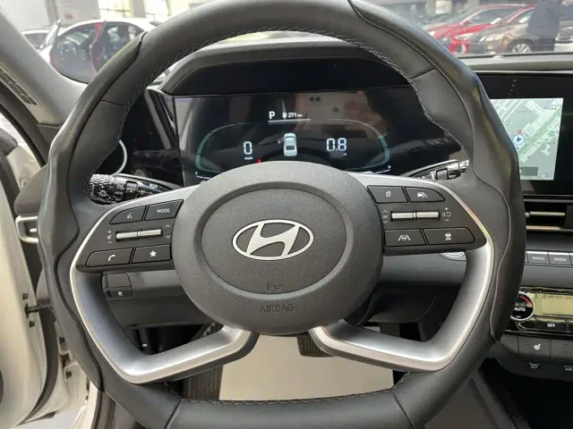 Hyundai Elantra — Фото автомобиля 4