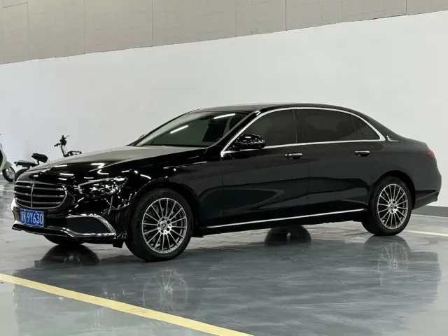Mercedes-Benz E-Class — Фото автомобиля 3