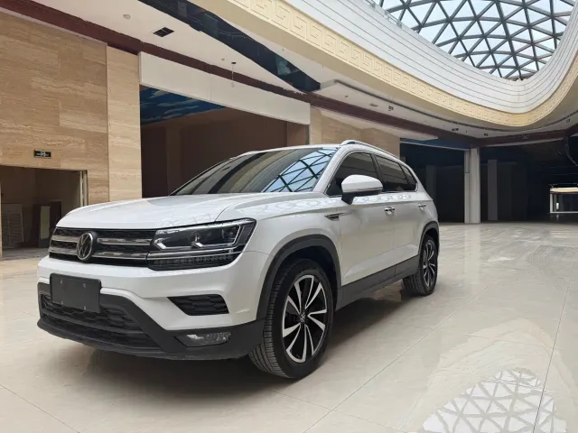 Фотография автомобиля — Volkswagen Tharu