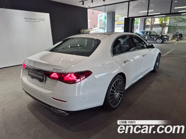 Mercedes-Benz E-Class — Фото автомобиля 2