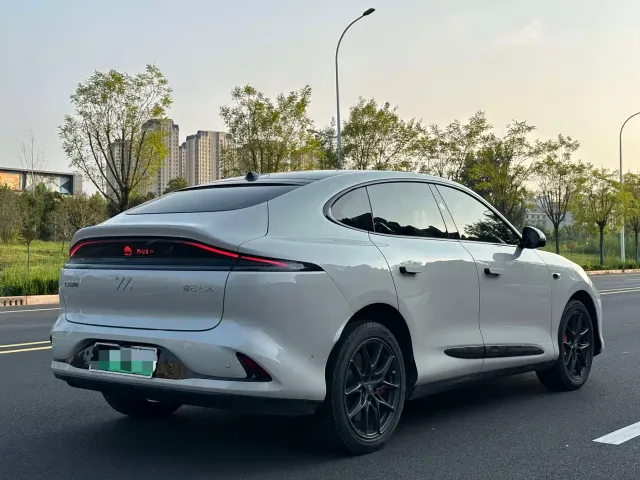 IM Motors LS6 — Фото автомобиля 9