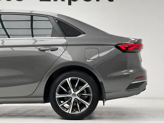 Geely Emgrand — Фото автомобиля 13