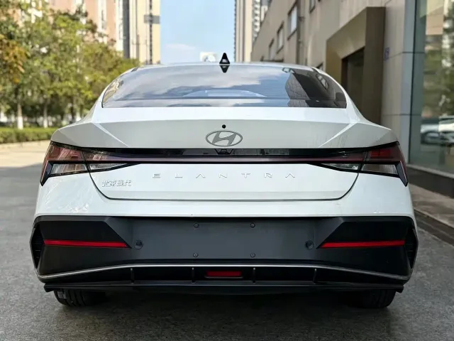 Hyundai Elantra — Фото автомобиля 9