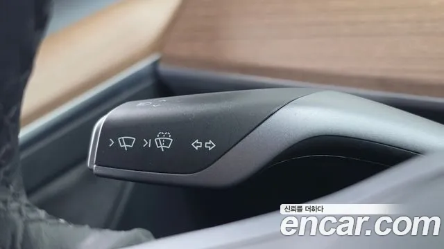 Tesla Model Y — Фото автомобиля 28