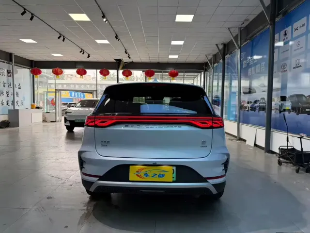 BYD Tang — Фото автомобиля 8