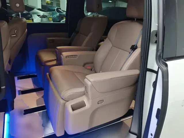 Li Auto MEGA — Фото автомобиля 12