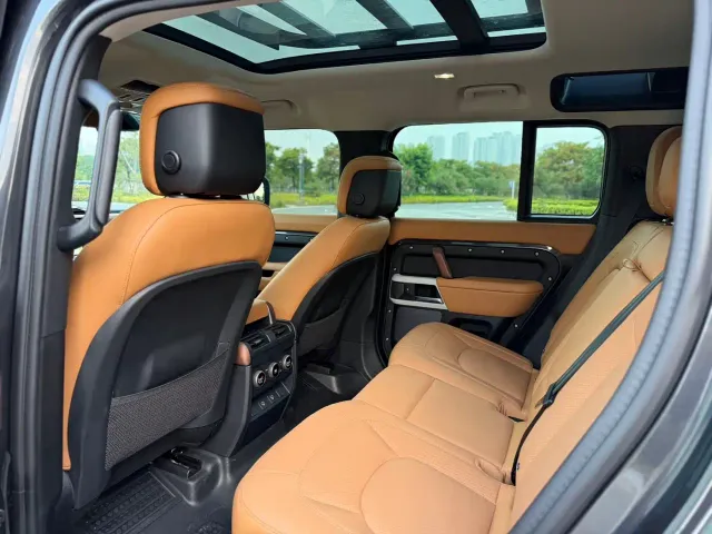 Land Rover Defender — Фото автомобиля 6