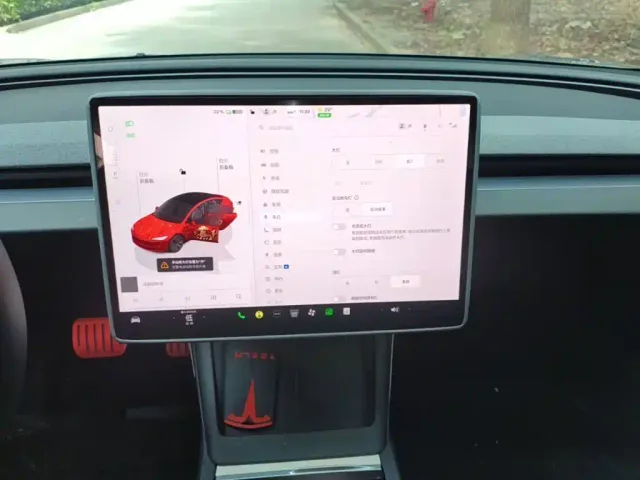 Tesla Model 3 — Фото автомобиля 12
