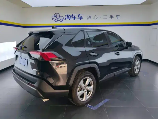 Toyota RAV4 — Фото автомобиля 3