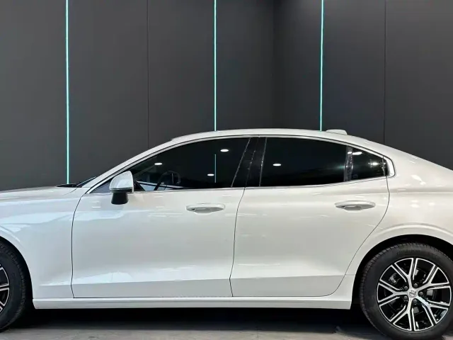 Volvo S60 — Фото автомобиля 4