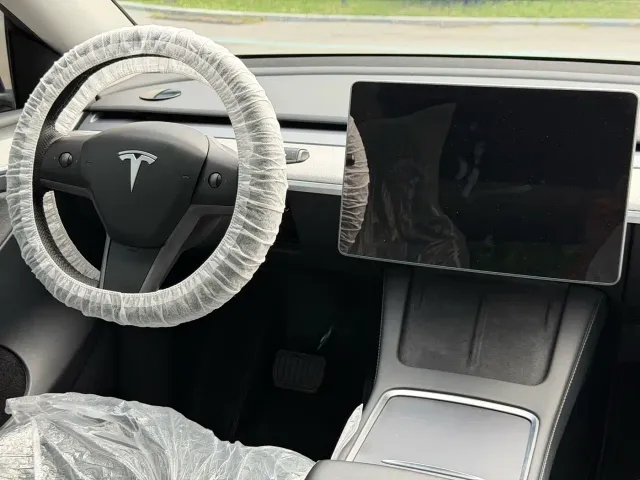 Tesla Model Y — Фото автомобиля 18