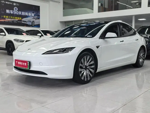 Фотография автомобиля — Tesla Model 3