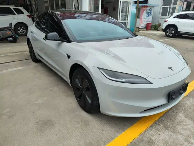 Tesla Model 3 — Фото автомобиля 3