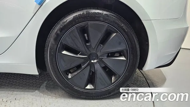 Tesla Model 3 — Фото автомобиля 6