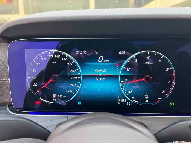 Mercedes-Benz E-Class — Фото автомобиля 12