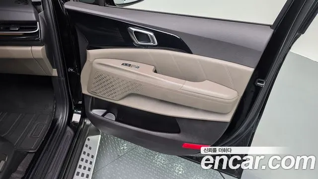 Kia Canival — Фото автомобиля 5