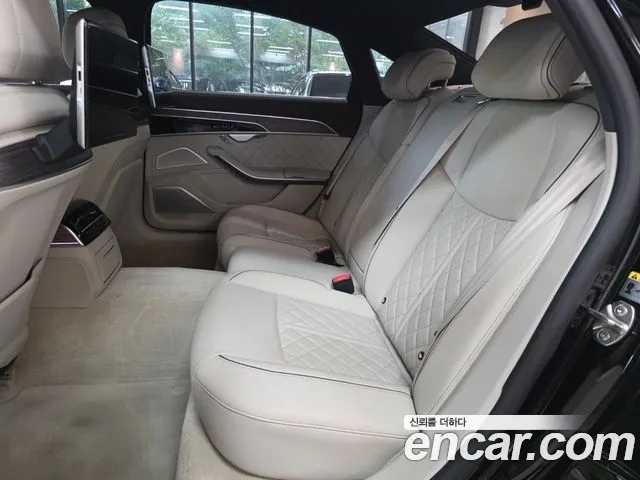 Audi A8 — Фото автомобиля 12