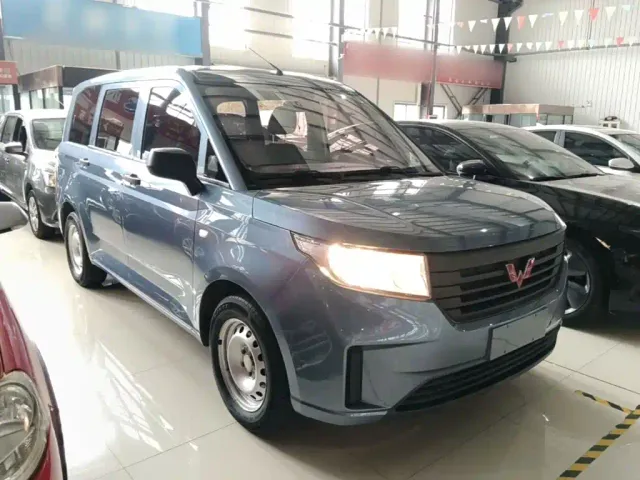 Wuling Hongguang Plus — Фото автомобиля 3