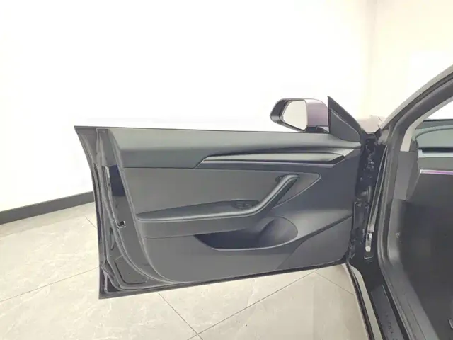 Tesla Model 3 — Фото автомобиля 7