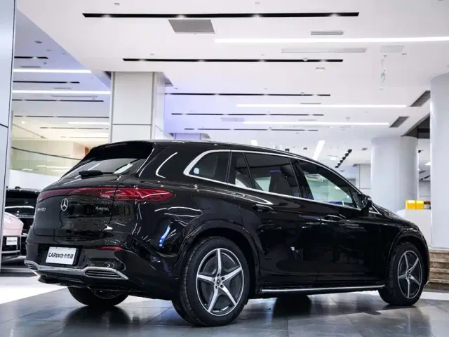 Mercedes-Benz EQS SUV — Фото автомобиля 8
