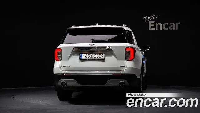 Ford Explorer — Фото автомобиля 4