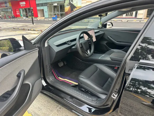 Tesla Model 3 — Фото автомобиля 5