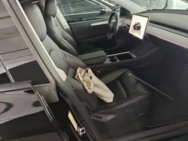 Tesla Model Y — Фото автомобиля 24