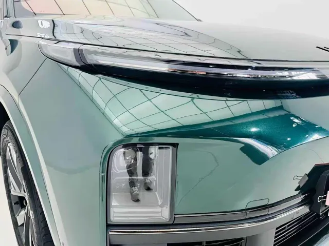 Li Auto L8 — Фото автомобиля 16