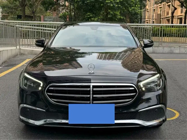 Фотография автомобиля — Mercedes-Benz E-Class