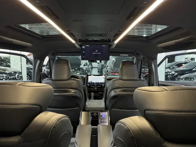 Toyota Alphard — Фото автомобиля 8