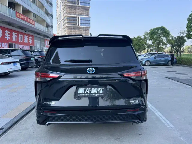 Toyota Sienna — Фото автомобиля 9