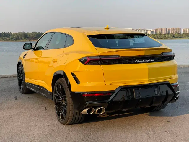 Lamborghini Urus — Фото автомобиля 3