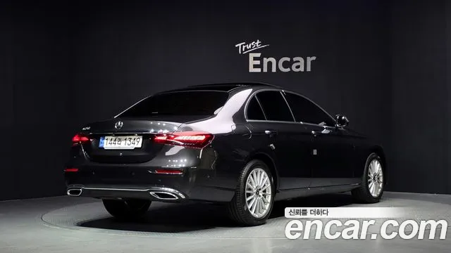 Mercedes-Benz E-Class — Фото автомобиля 2