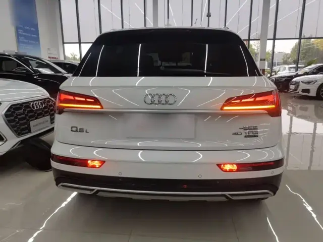 Audi Q5L — Фото автомобиля 5