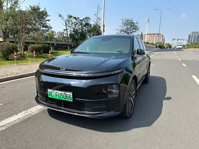 Li Auto L6 — Фото автомобиля 17