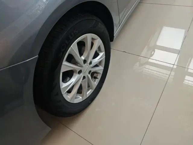 Roewe i5 — Фото автомобиля 22